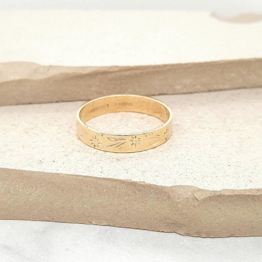 Estate 9ct Yellow Gold Engraved 4.3mm Band