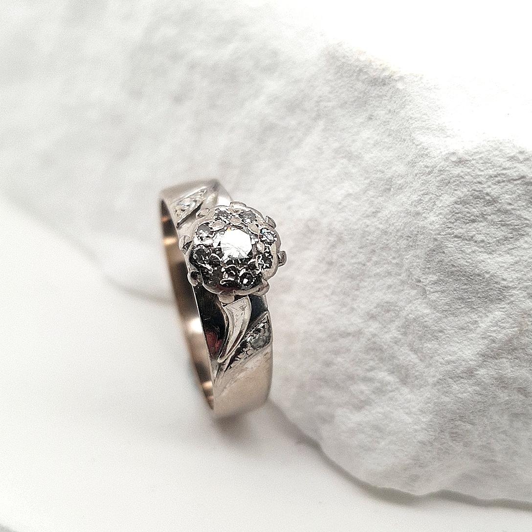 Estate 18ct White Gold Diamond Cluster Ring