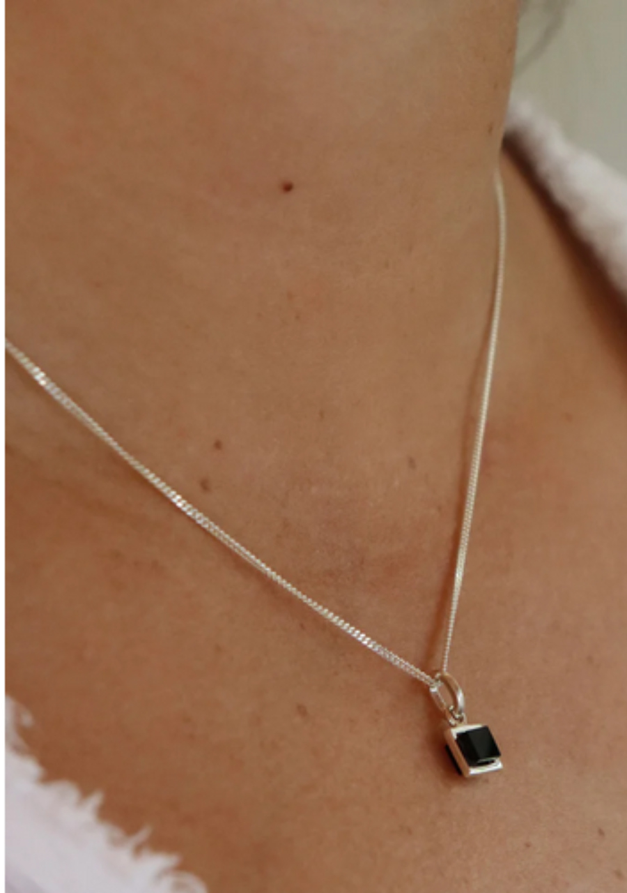 La Stele Sterling Silver Black Onyx Petite Necklace