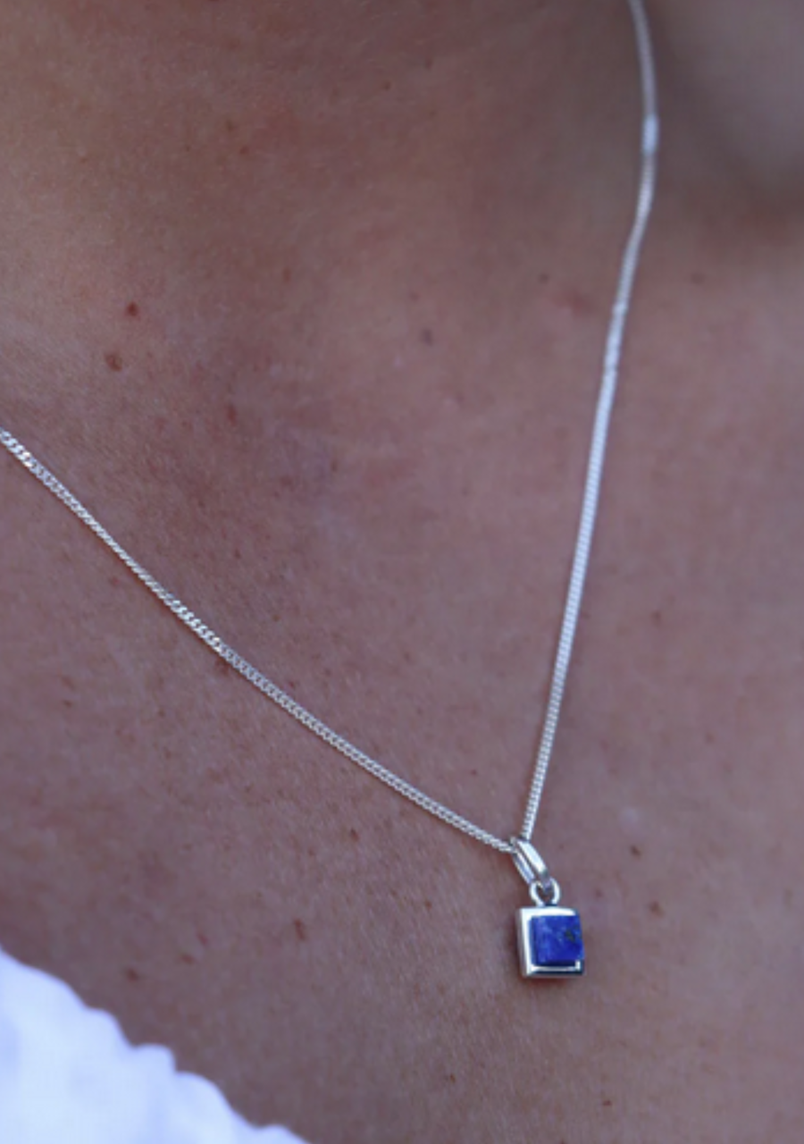 La Stele Sterling Silver Lapis Petite Necklace