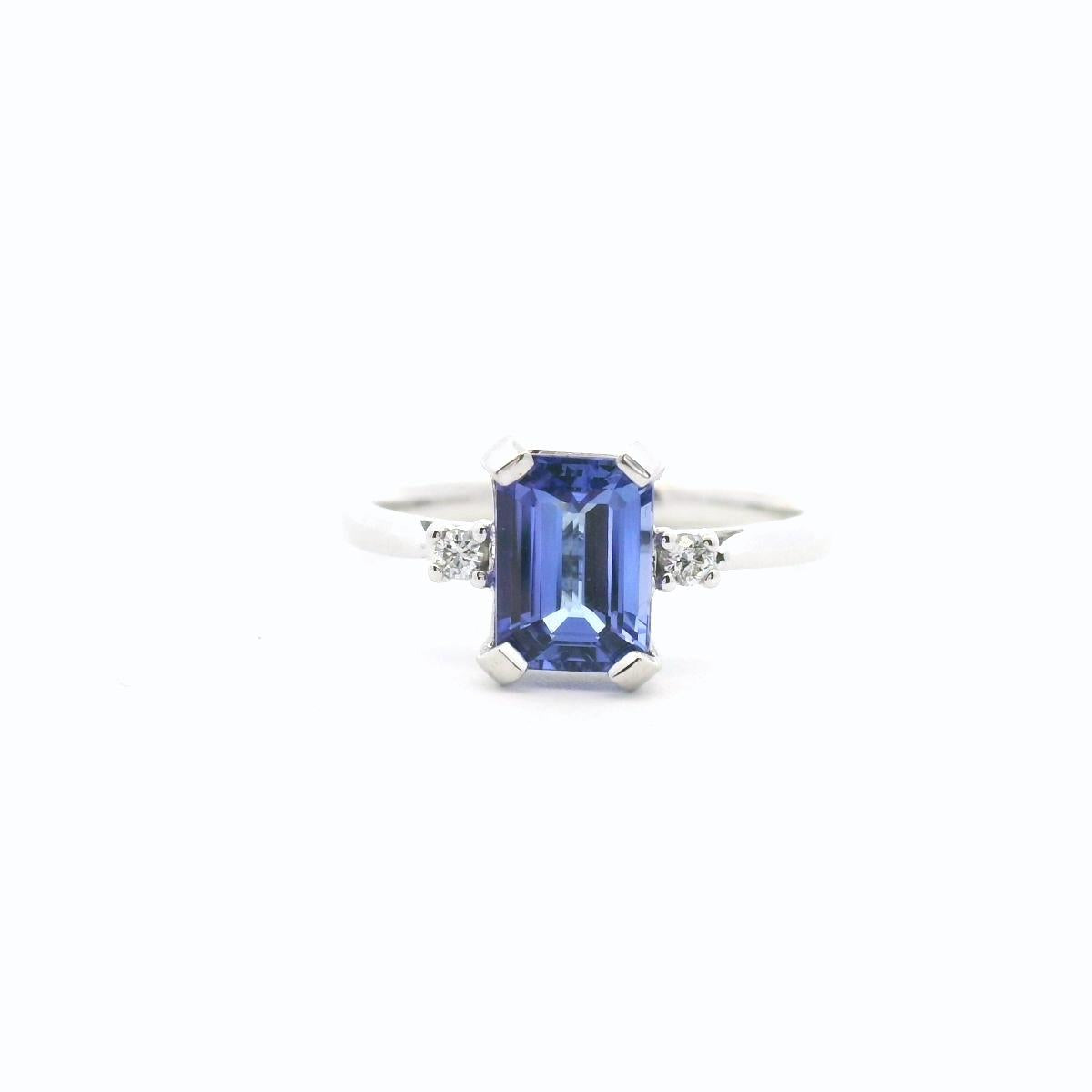 Tanzanite & Diamond 18ct White Gold Diamond Ring