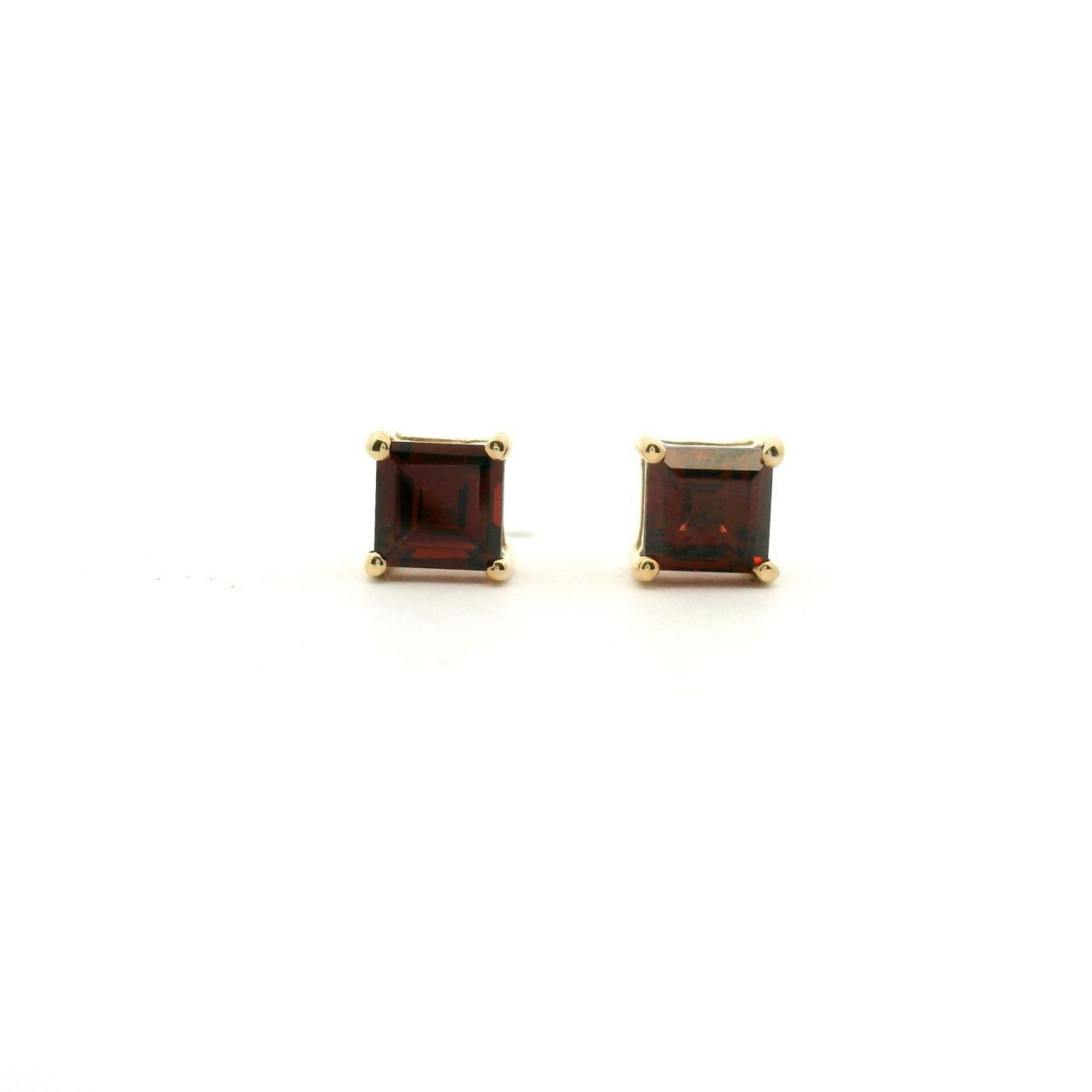 Garnet 9ct Yellow Gold 5mm Stud Earrings