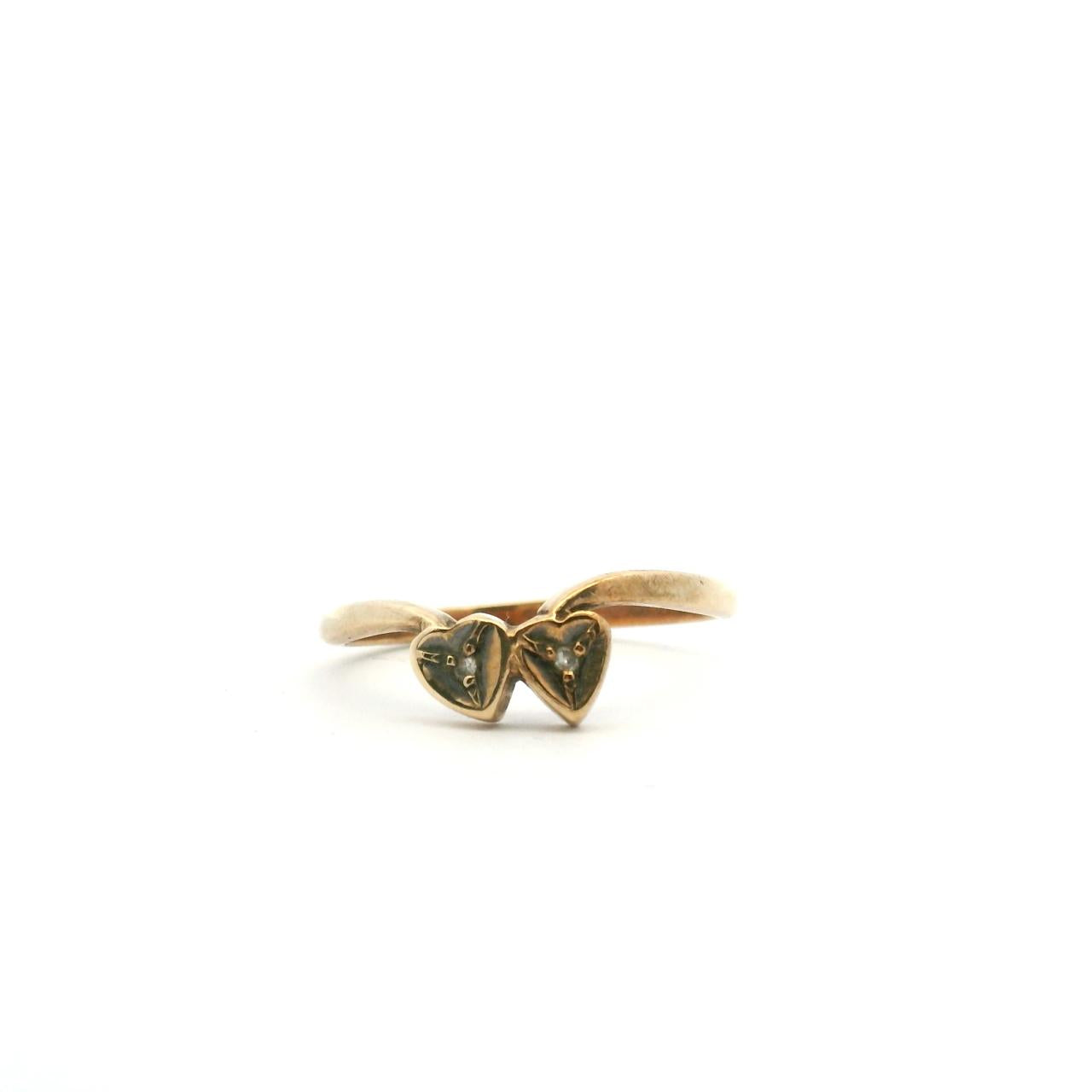 Estate 9ct Yellow Gold Double Heart Diamond Ring Ring Size: N Weight: 1.54g