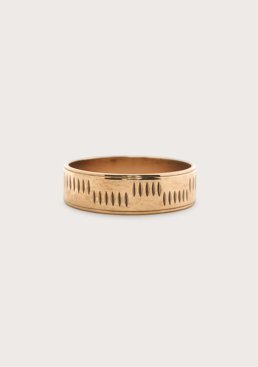 Estate 9ct Yellow Gold Engraved 6mm Wide Band  Ring Size: O Weight: 3.04g