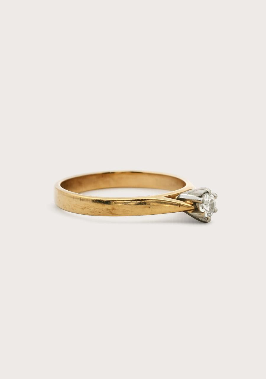 Estate 9ct Yellow Gold Diamond Solitaire Ring