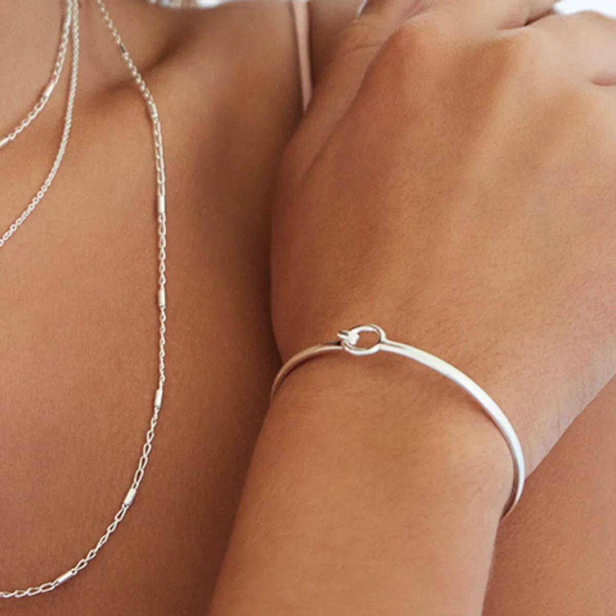 Najo Sterling Silver Loop & Latch Bangle