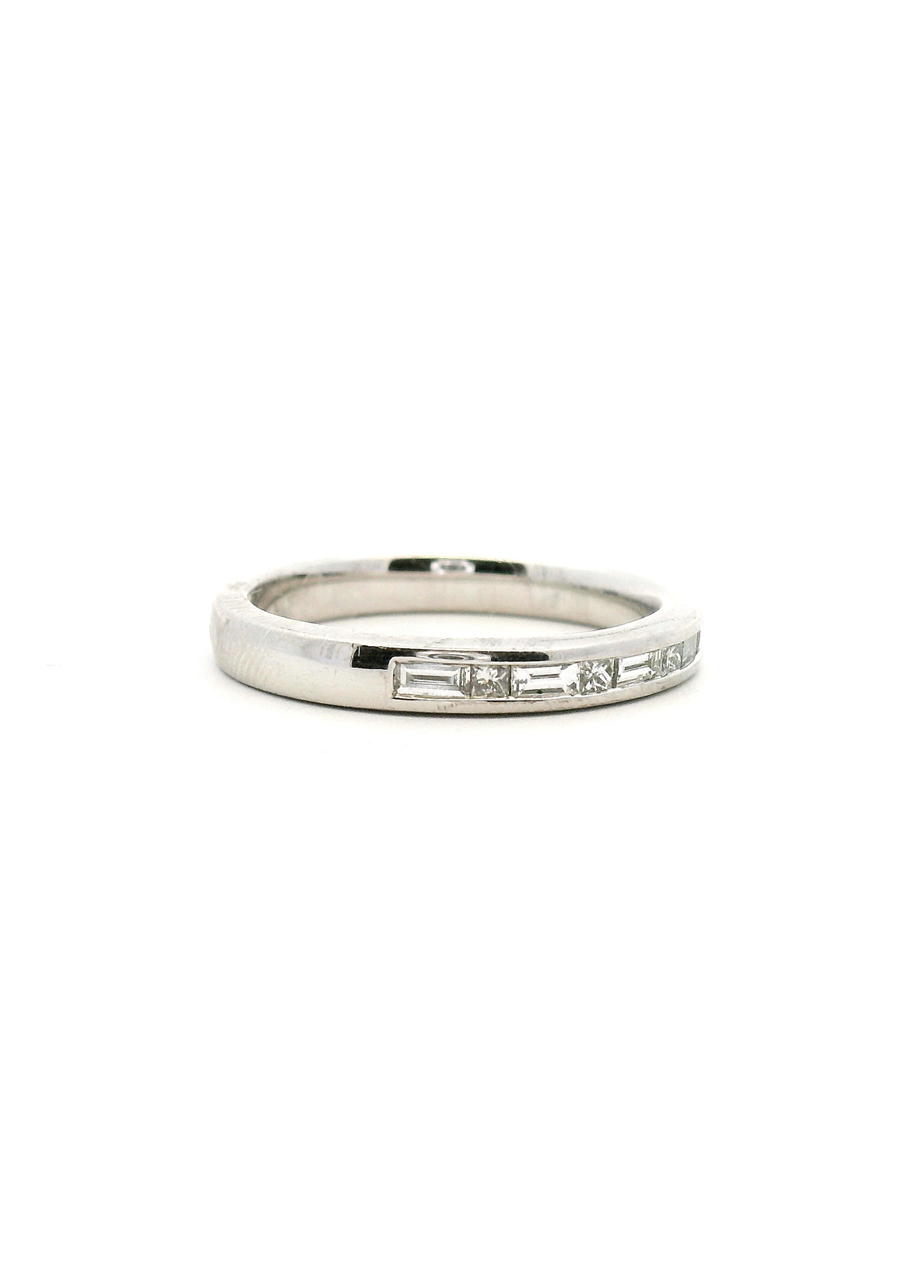 18ct white gold Baguette and Princess cut Diamond channel set band ring